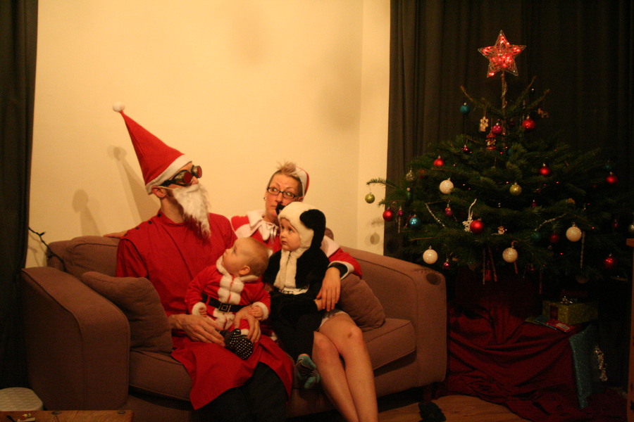 Jamie, Tyler, Pascale, and Frances next to the tree