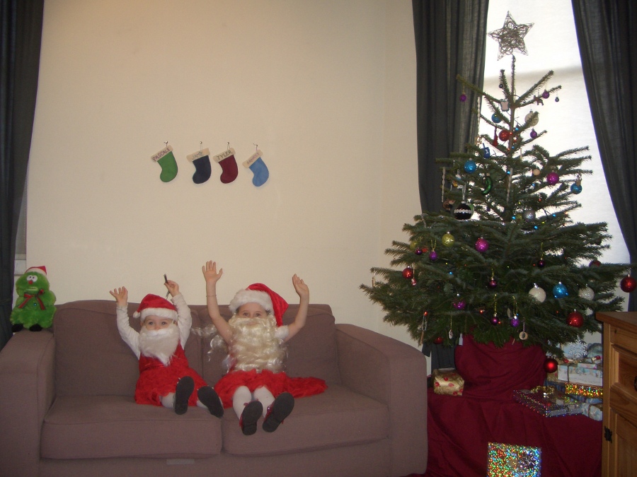 Jamie, Tyler, Pascale, and Frances next to the tree
